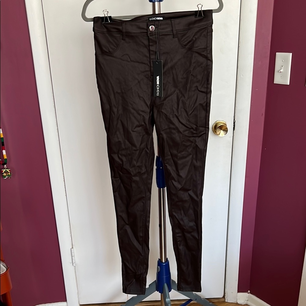Fashion Nova Brown skinny pants size L.